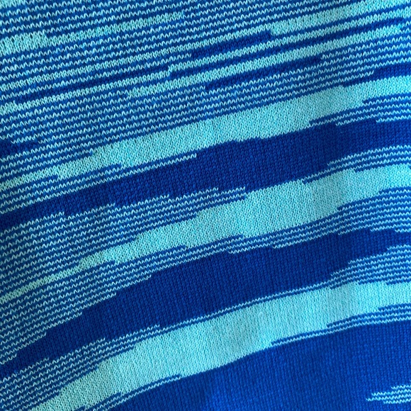 Unique Design Sweater - Picture 3 of 3